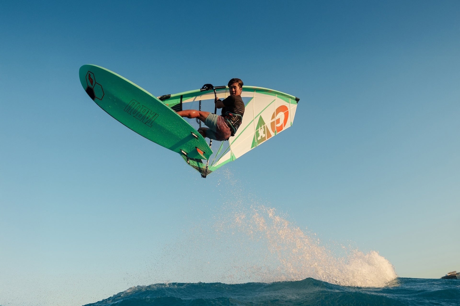 TABOU 3S+ LTD Freewave windsurfing brett