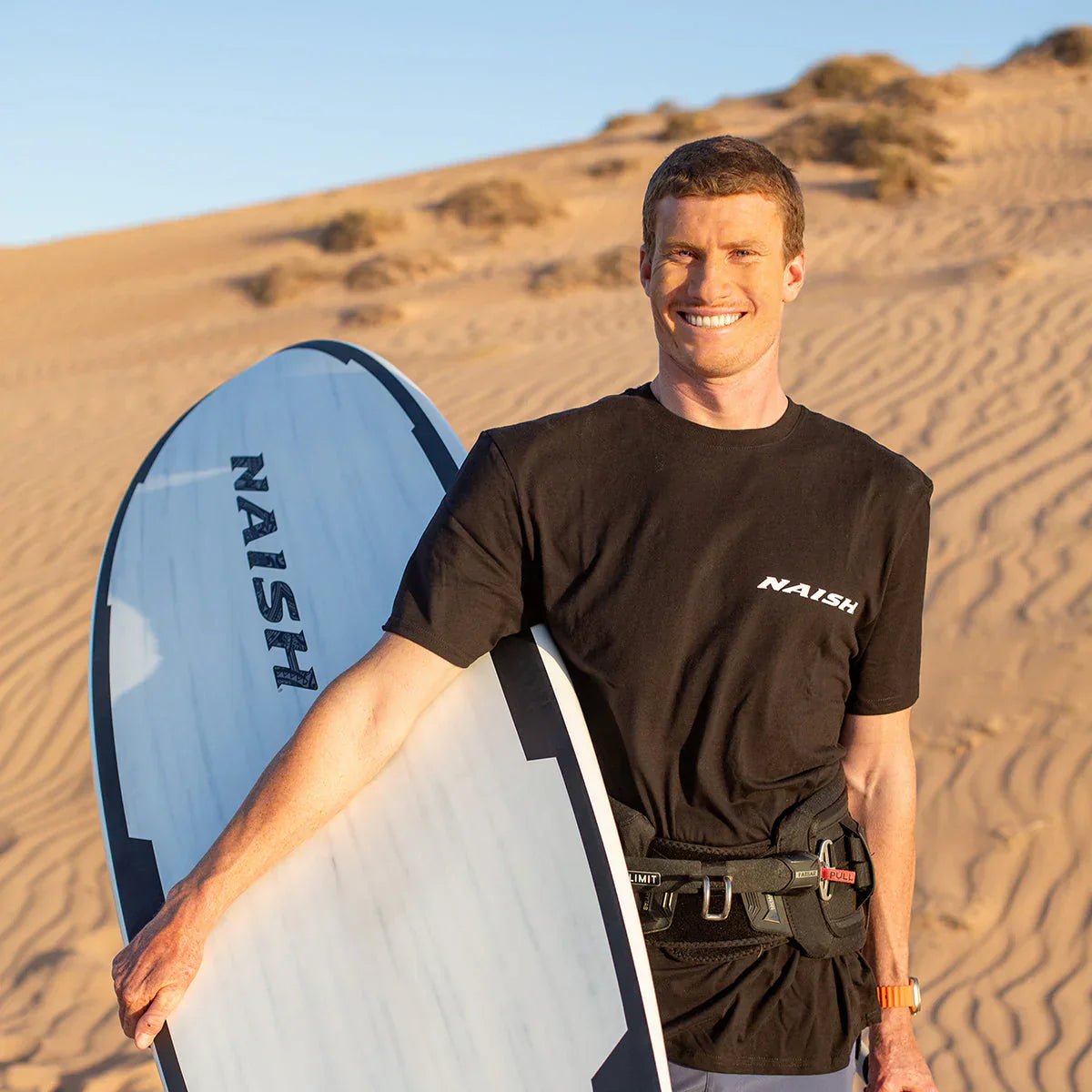 Julian Salmonn blir en del av Naish: Et nytt kapittel - Surf1