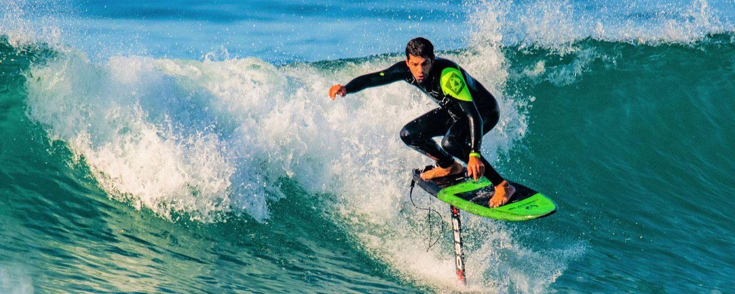 Bølge-foiler - Addicted - SURF - SKATE - SNOW - BIKE - CLIMB