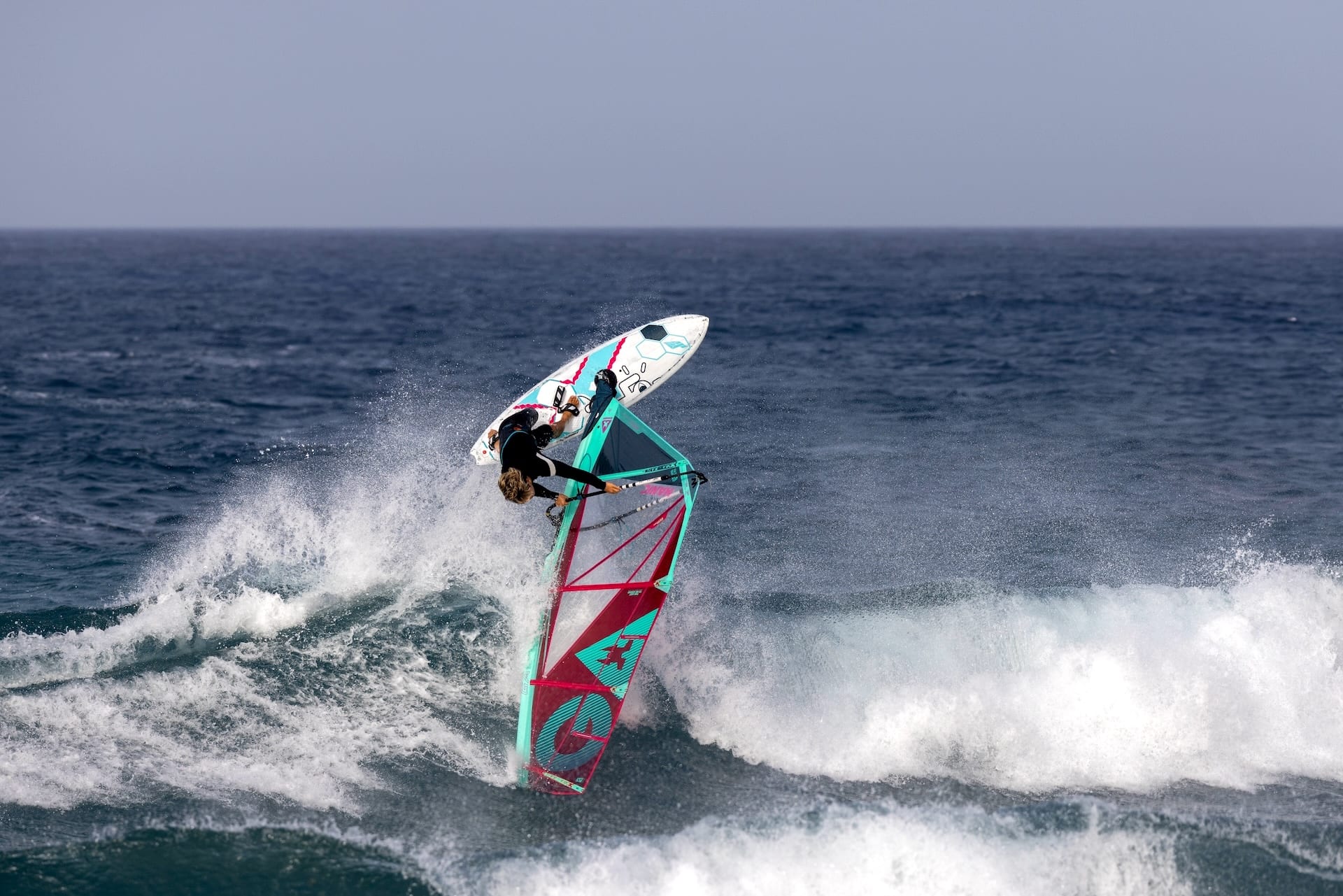 Gaastra Manic 2026 – Windsurfing Bølgeseil | Rå Kontroll & Allsidighet | Surf1.no - Surf1