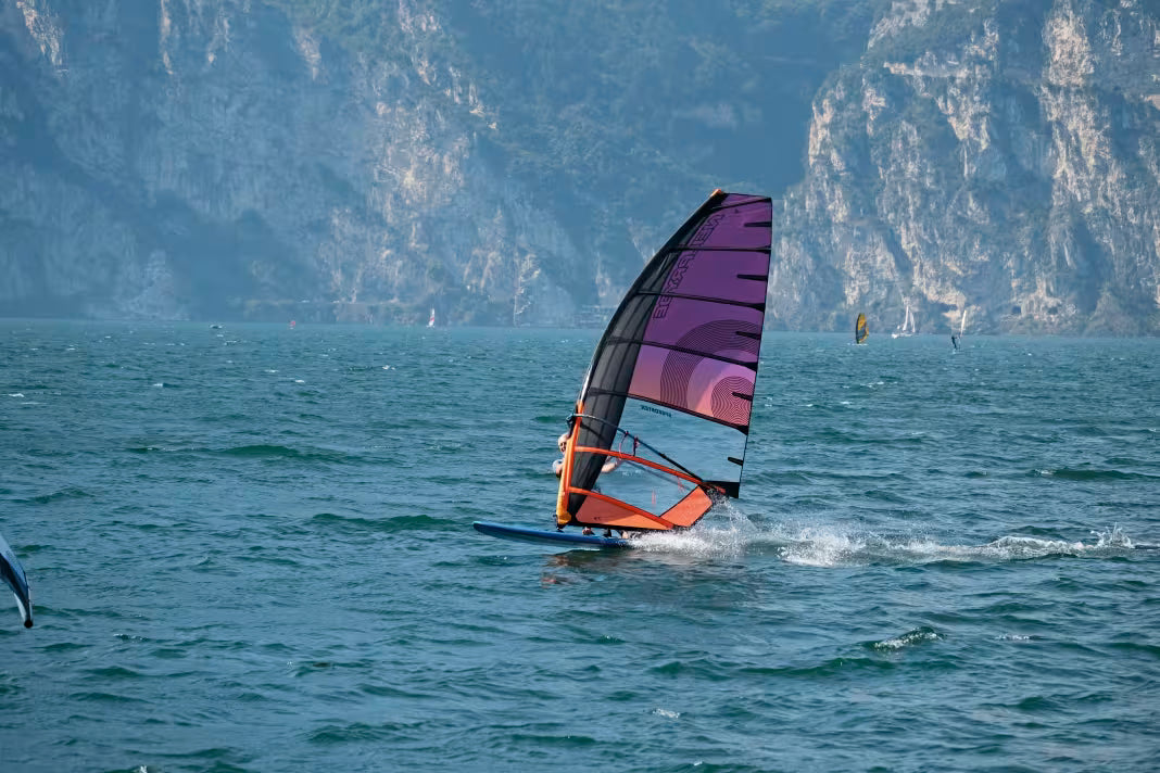 NeilPryde Speedster Evo 26: Raskt Freerace Windsurfing Seil (No-Cam)